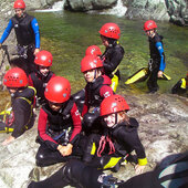 Enfants dans le canyon