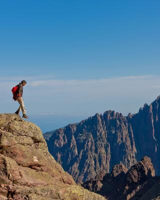 Randonneur à Asco sur le GR20