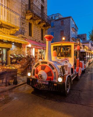 Petit train dans les ruelles de Porto-Vecchio