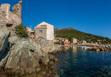 Entrée du port d'Erbalunga dans le Cap Corse