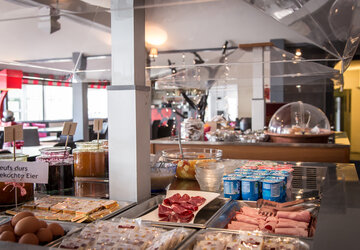 Buffet petit déjeuner - Golfe Hôtel