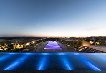 Piscine de nuit - Hôtel Version Maquis Citadelle