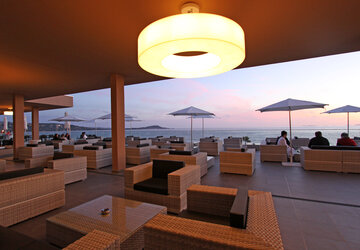 Terrasse bar lounge U Punente - Hôtel Radisson Blu Resort & Spa Ajaccio Bay
