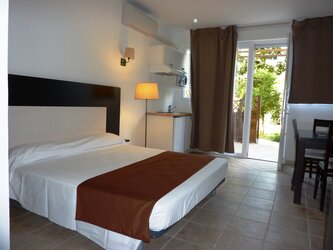 Chambre Standard - Résidence Adonis Saint Florent Citadelle