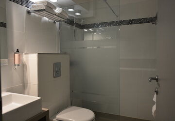 Salle de bain appartement supérieure - Hôtel Escale Côté Port