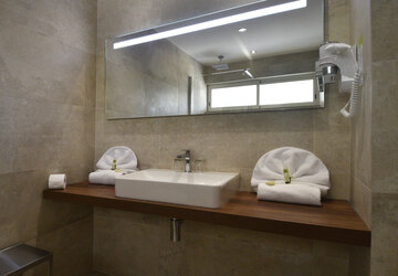 Salle de bain  - Calvi Hôtel