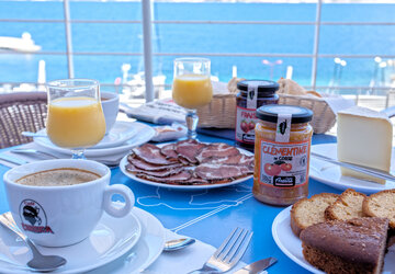 Petit déjeuner  - Hôtel Le Neptune