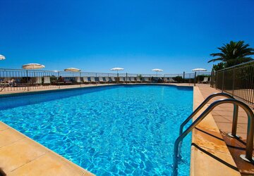 Piscine - Hôtel Alivi