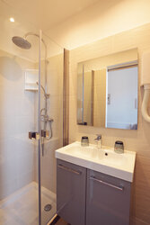 Salle de bain chambre standard - Hôtel Le Belvedère
