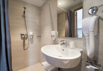 Salle de bain chambre standard - Hôtel Thalassa