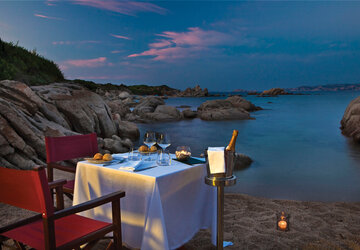 Dîner romantique les pieds dans l'eau - Hôtel Delphina Resort Valle Dell'Erica Thalasso & SPA