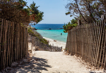 Accès à la plage de Spérone