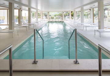 Piscine intérieure - Hôtel La Villa Calvi