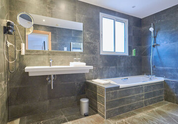 Salle de bain Chambre Confort - Hôtel Mariana