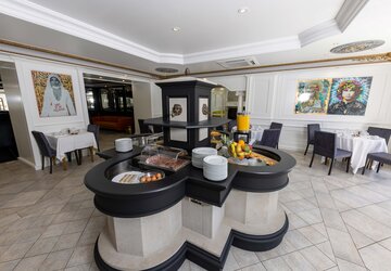 Salle de petit-déjeuner - Hôtel Hostellerie de l'Abbaye