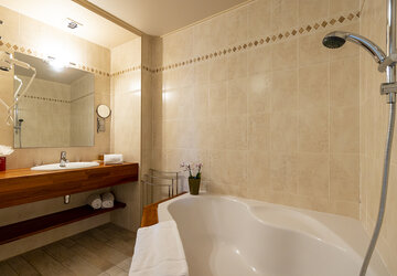 Salle de bain chambre grand angle - Hôtel Capo Rosso