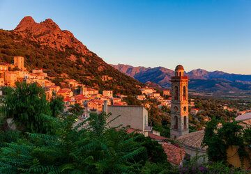 Lumlo, Corse