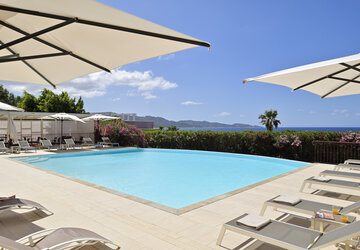 Piscine extérieure - Hôtel Demeure Loredana