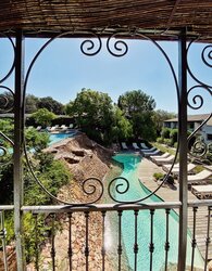 Vue des 2 piscines - Hôtel Le Roi Théodore Restaurant & Spa