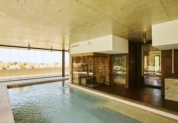 Piscine intérieure - Hôtel Version Maquis Citadelle
