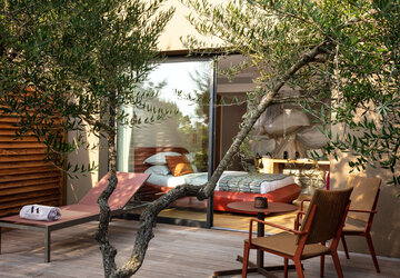 Terrasse chambre deluxe vue jardin  - Hôtel Version Maquis Citadelle