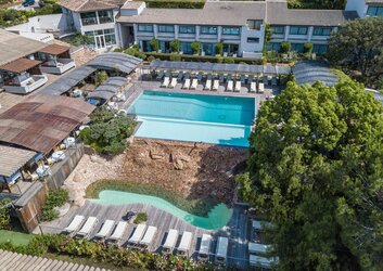 Vue aérienne extérieur  - Hôtel Le Roi Théodore Restaurant & Spa