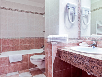 Salle de bain confort Adonis Aleria Hôtel Atrachjata - Hôtel Restaurant Atrachjata