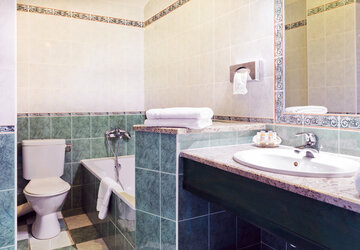 Salle de bain confort Adonis Aleria Hôtel Atrachjata - Hôtel Restaurant Atrachjata