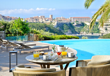 Petit-déjeuner en terrasse Hôtel Cala di Greco - Hôtel Cala Di Greco