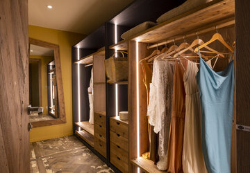 Hôtel Les Régalia Suite Suzanne dressing - Les Régalia Hôtel & Spa
