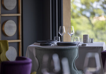 Hôtel Les Régalia table restaurant - Les Régalia Hôtel & Spa