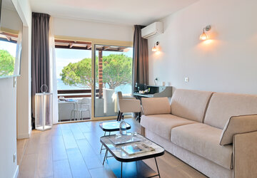 Hôtel La Roya Saint Florent salon  - Hôtel La Roya