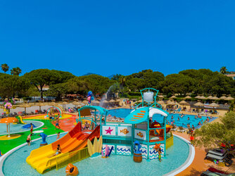 Jeux pour enfants à la piscine de l'hôtel-club Marina Viva - Hôtel-Club Marina Viva