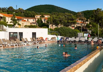Hôtel-club résidence Paese di Lava piscine