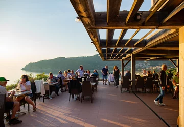 Hôtel-club résidence Paese di Lava restaurant - Village de Vacances Paese di Lava en Résidence