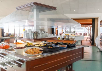 Hôtel-club résidence Paese di Lava buffet - Village de Vacances Paese di Lava en Résidence