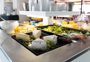 Hôtel-club résidence Paese di Lava buffet - Village de Vacances Paese di Lava en Résidence