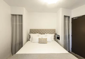 - Hôtel Hostellerie du Moulin des Oliviers