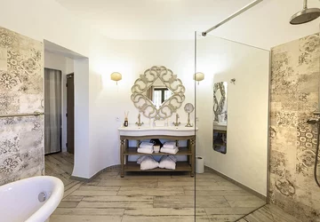 - Hôtel Hostellerie du Moulin des Oliviers