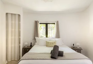 - Hôtel Hostellerie du Moulin des Oliviers