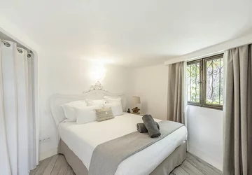 - Hôtel Hostellerie du Moulin des Oliviers