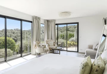 - Hôtel Hostellerie du Moulin des Oliviers