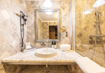  - Hôtel Le Roi Théodore Restaurant & Spa