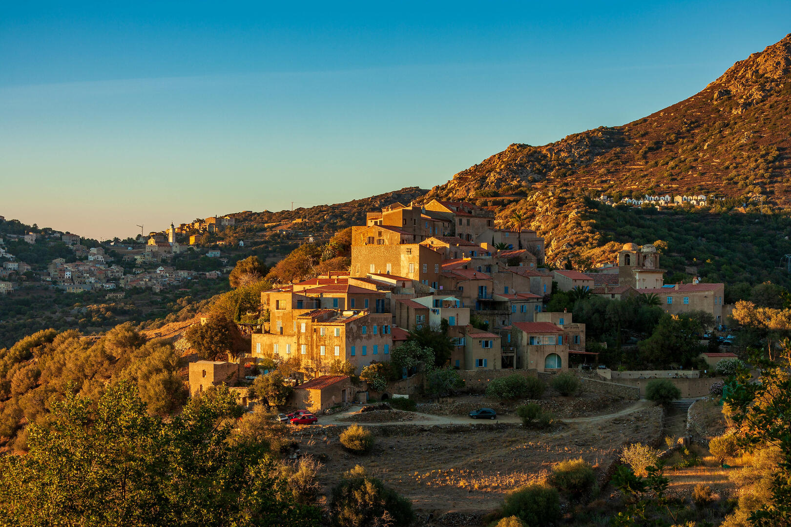 village tour de corse