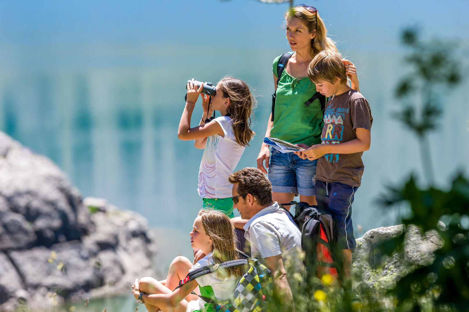 https://www.corsicatours.com/sites/default/files/styles/ogimage/public/2021-10/lacs%20en%20famille_0.jpg?itok=d1ILM2IO