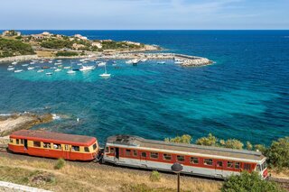 Le train corse pour une balade bucolique