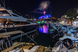 Feu d'artifice au dessus de Bonifacio