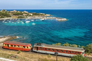 Le train corse pour une balade bucolique