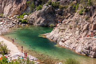 Baignade dans les vasques de la Solenzara