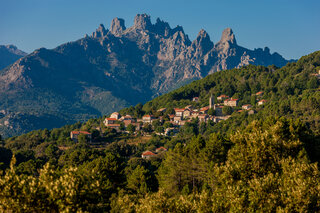 Montagnes Corse et Sardaigne